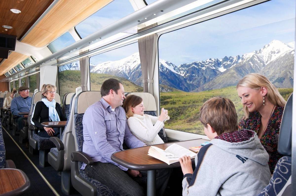 This image has an empty alt attribute; its file name is TranzAlpine-Train-LOCO-Journeys.jpg